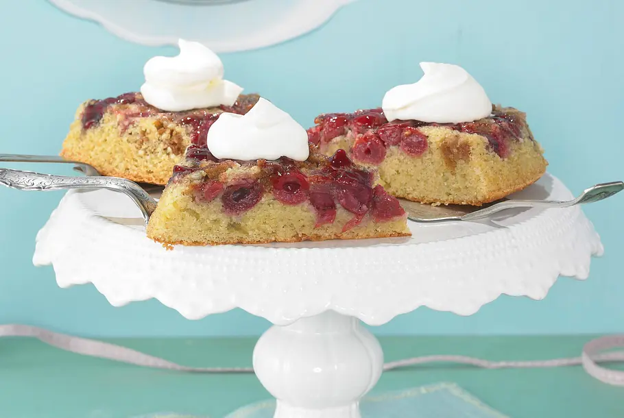 Umgedrehter Kirsch-Amarettini-Kuchen Rezept