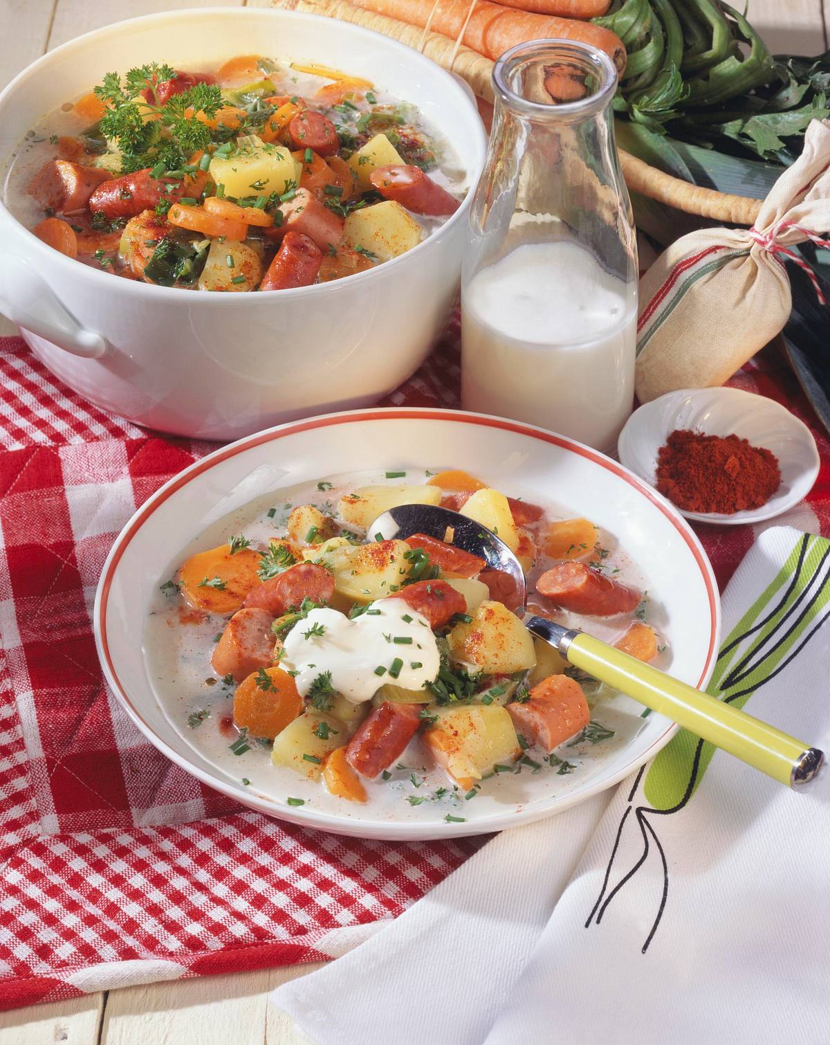 Ungarische Gemüsesuppe mit Würstchen Rezept