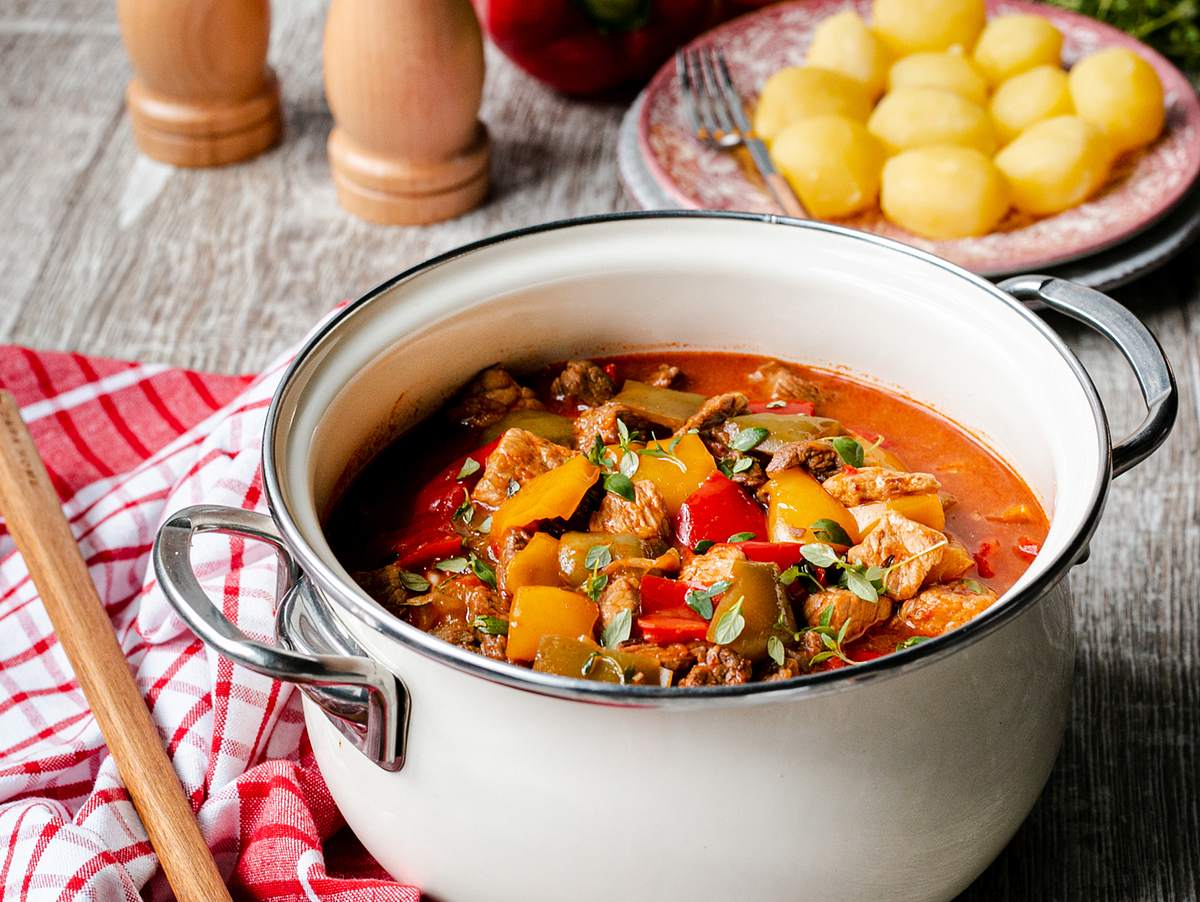 Ungarisches Paprika-Gulasch Rezept