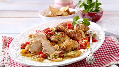 Ungarisches Sahne-Zwiebel-Hähnchen Rezept - Foto: House of Food / Bauer Food Experts KG