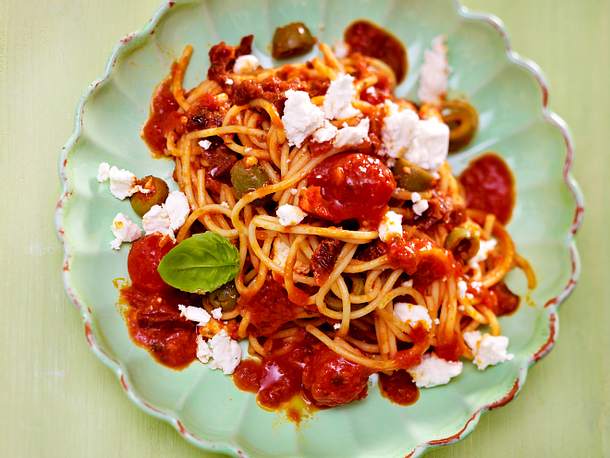 Urlaub in 25 Minuten: Spaghetti alla napoletana Rezept