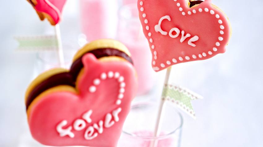 Valentinstagsgeschenke: Herzkekse am Stiel - Foto: House of Food / Bauer Food Experts KG