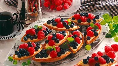Vanille-Beeren-Schiffchen Rezept - Foto: LECKER @ Bauer Media Group