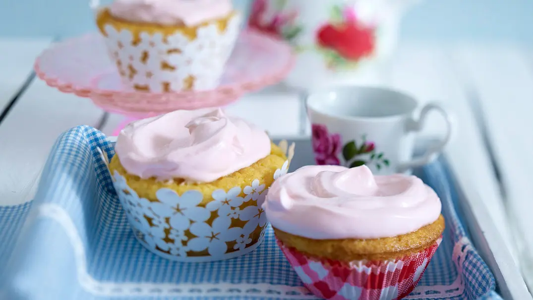 Vanille-Cupcakes Rezept - Foto: LECKER @ Bauer Media Group Vanille-Cupcakes Rezept - Foto: LECKER @ Bauer Media Group