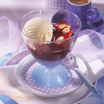Vanille-Eis zu Pflaumenkompott Rezept