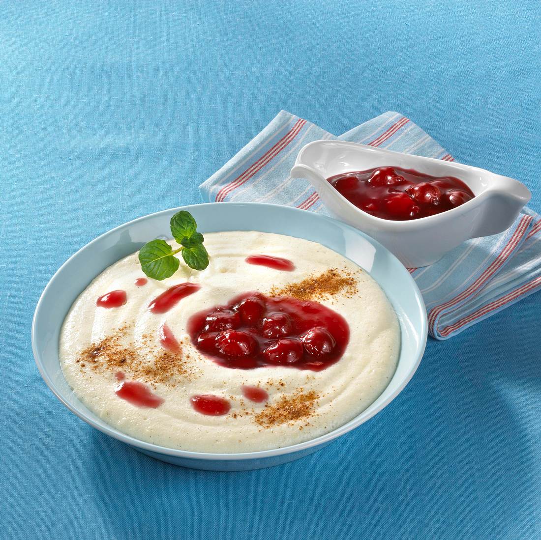 Vanille-Grießbrei mit Kirschen Rezept | LECKER