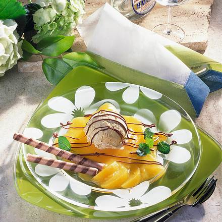 Vanille-Honig-Eiskreme auf Aprikosenpüree Rezept Vanille-Honig-Eiskreme auf Aprikosenpüree Rezept