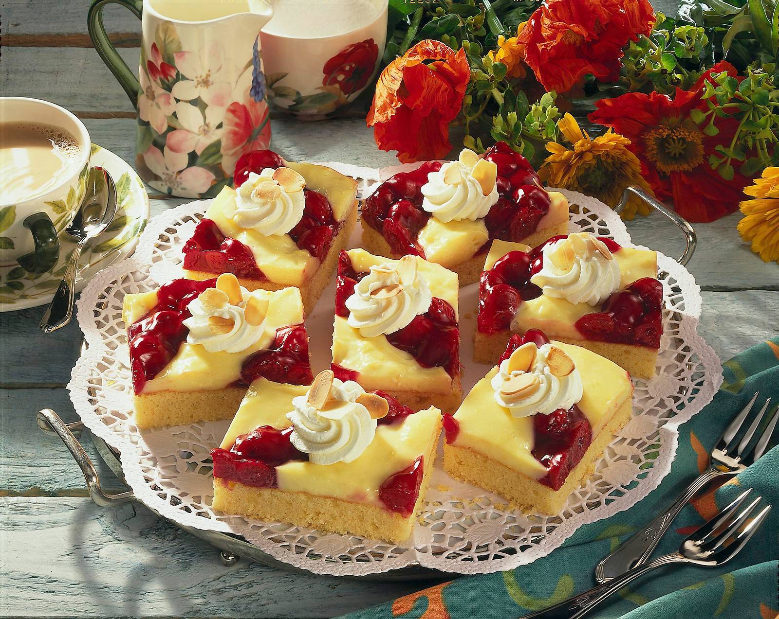 Vanille-Kirsch-Schnitten Rezept | LECKER