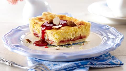 Vanille-Milchreis-Kuchen mit Holunderblütensirup Rezept - Foto: House of Food / Bauer Food Experts KG