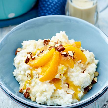 Vanille-Milchreis mit Karamellmilch und marinierten Orangen Rezept Vanille-Milchreis mit Karamellmilch und marinierten Orangen Rezept