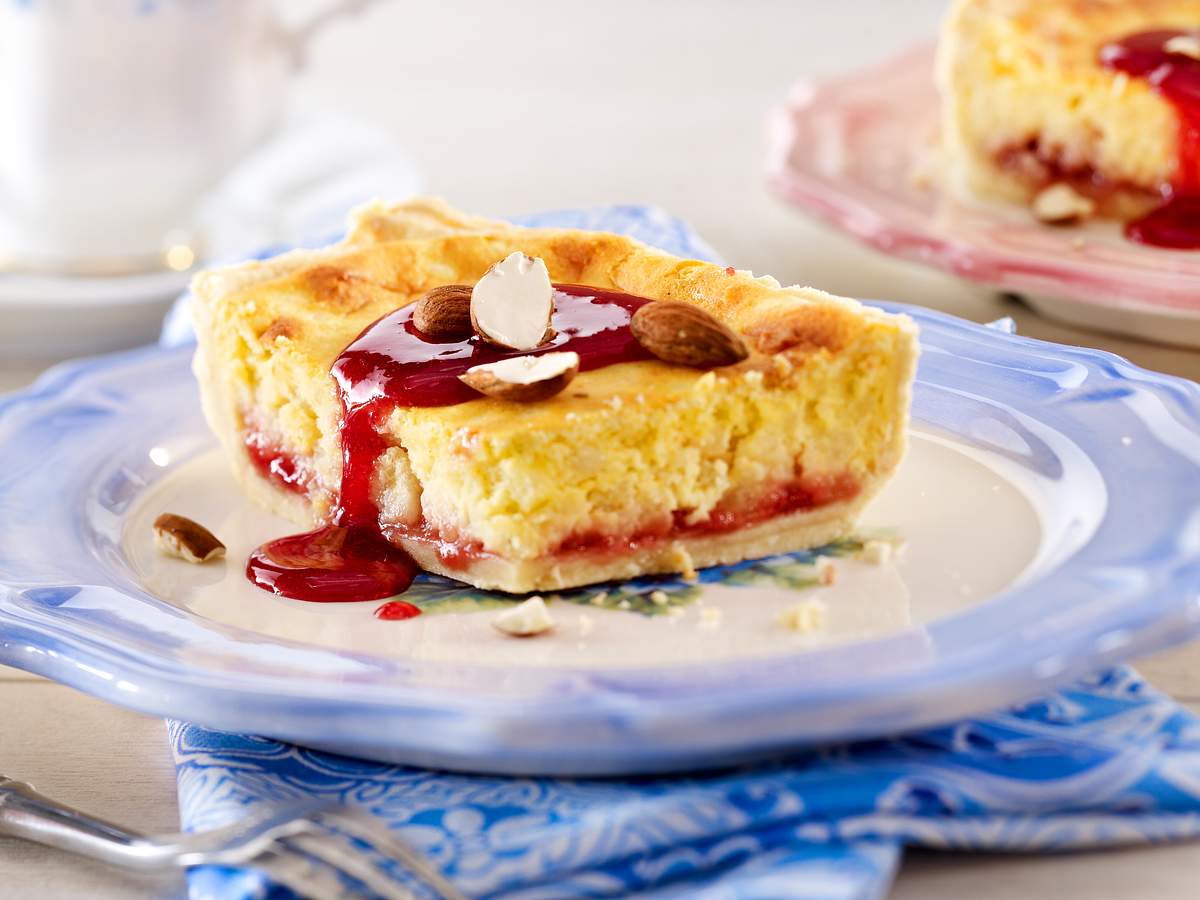 Vanille-Milchreiskuchen mit Holunderblütensirup