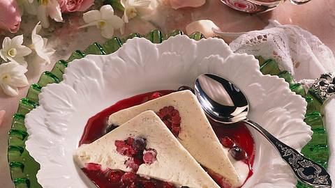 Vanille-Parfait mit Beerenkern Rezept - Foto: Neckermann