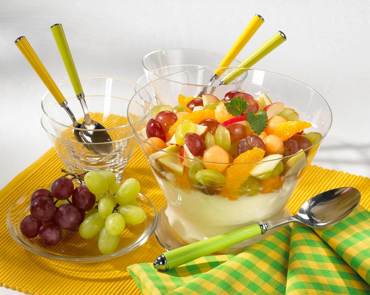 Vanille-Quarkcreme mit Obstsalat Rezept | LECKER