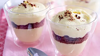 Vanille-Ricotta-Mousse mit Cookiecrunch Rezept - Foto: LECKER @ Bauer Media Group