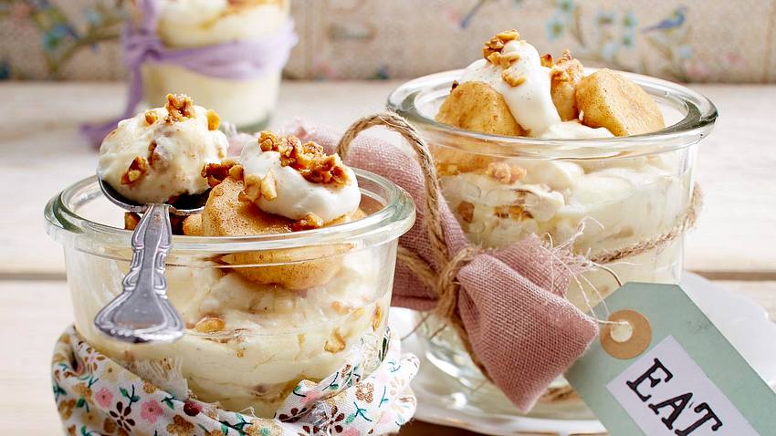 Vanillecreme mit Zimtbananen und Krokant Rezept - Foto: House of Food / Bauer Food Experts KG