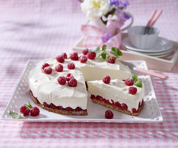 Vanillecremetorte mit Himbeeren Rezept Vanillecremetorte mit Himbeeren Rezept