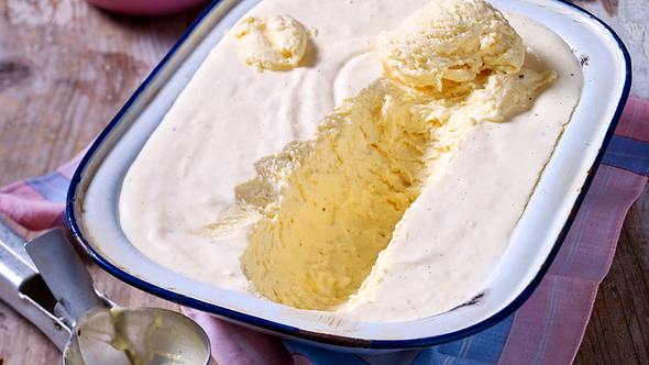 Vanilleeis selber machen: Vanilleeis Grundrezept - Foto: House of Food / Bauer Food Experts KG