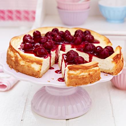 Vanillekäsekuchen mit Kirschsoße Rezept Vanillekäsekuchen mit Kirschsoße Rezept