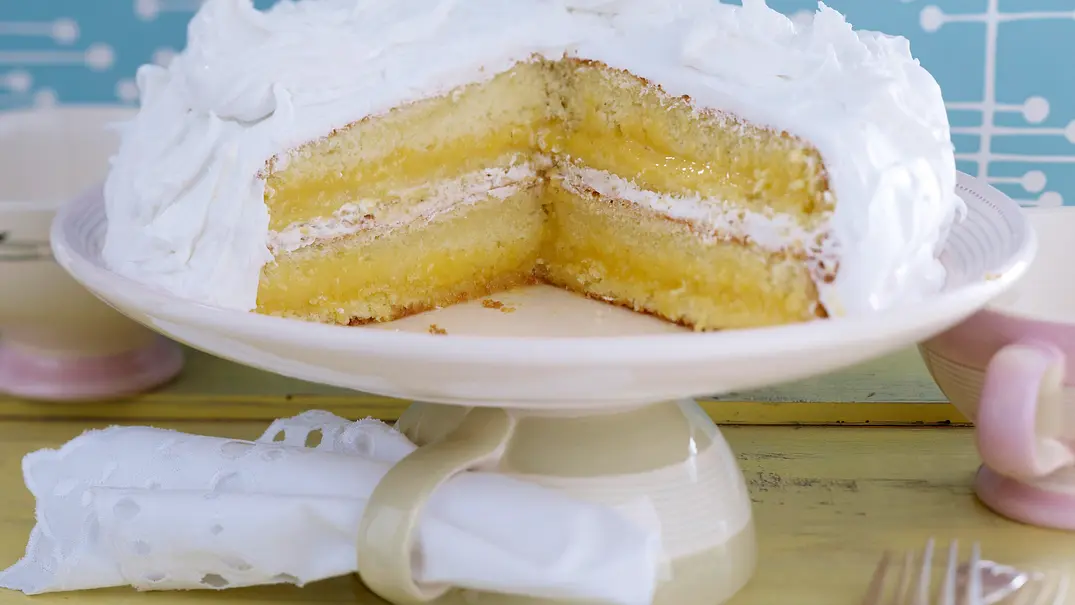 Vanillekuchen mit Lemon Curd und Frosting (Rezept Cynthia Barcomi) Rezept - Foto: LECKER @ Bauer Media Group Vanillekuchen mit Lemon Curd und Frosting (Rezept Cynthia Barcomi) Rezept - Foto: LECKER @ Bauer Media Group