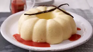 Vanillepudding mit Erdbeersoße Rezept - Foto: LECKER @ Bauer Media Group Vanillepudding mit Erdbeersoße Rezept - Foto: LECKER @ Bauer Media Group