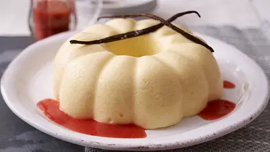 Vanillepudding mit Erdbeersoße Rezept - Foto: LECKER @ Bauer Media Group