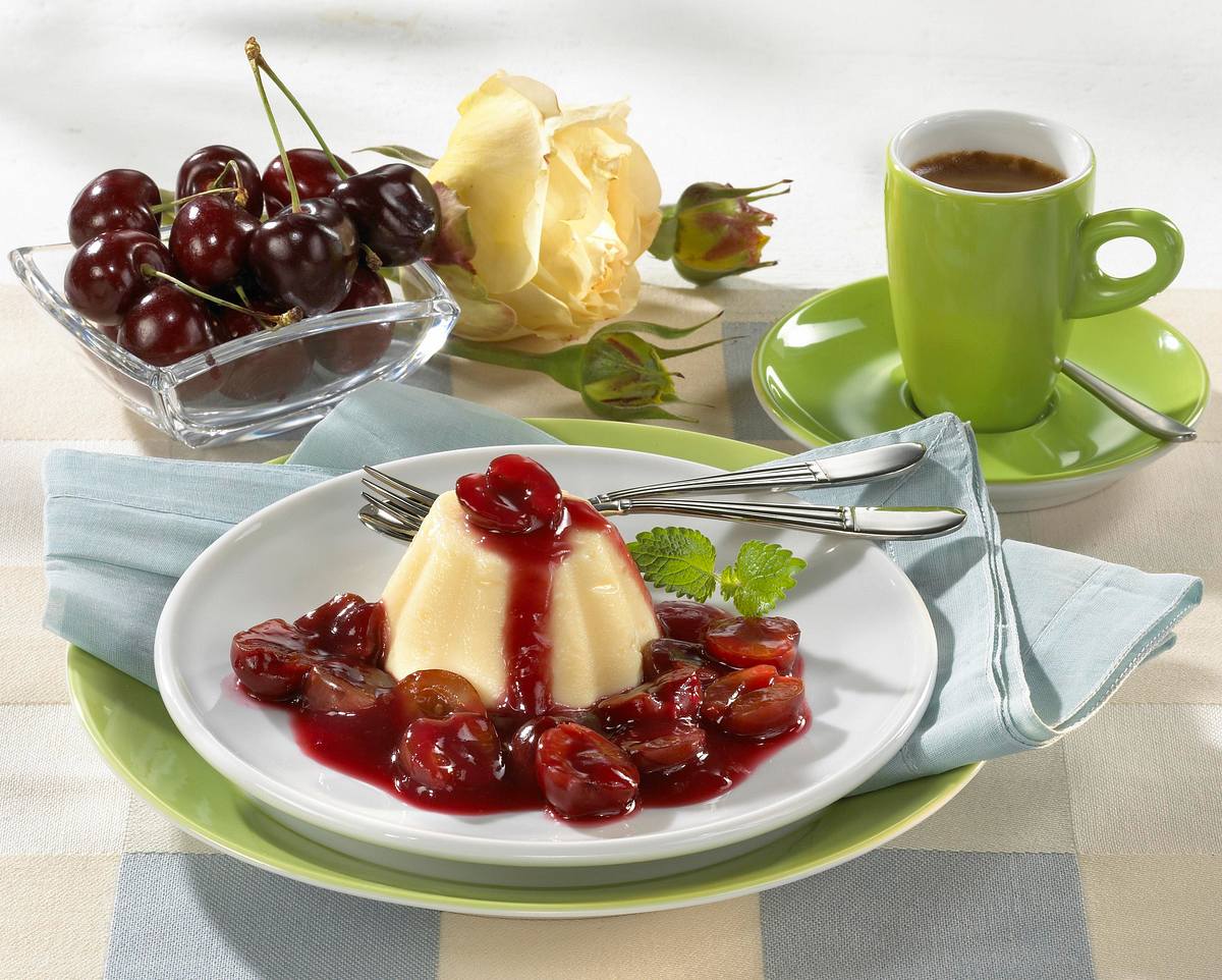 Vanillepudding mit Kirschkompott Rezept