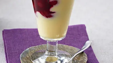 Vanillepudding mit Kirschkompott Rezept - Foto: LECKER @ Bauer Media Group