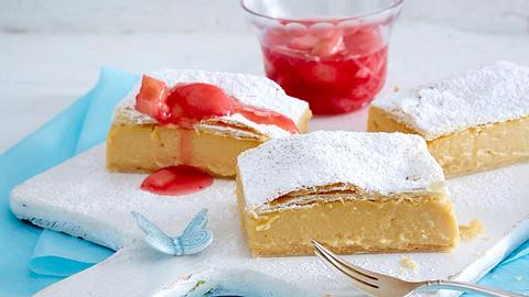 Vanilleschnitten mit Rhabarbersoße Rezept - Foto: House of Food / Bauer Food Experts KG