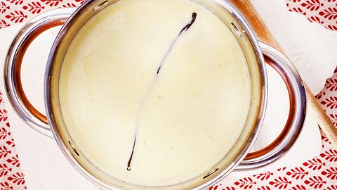 Klassische Vanillesoße Rezept - Foto: House of Food / Bauer Food Experts KG