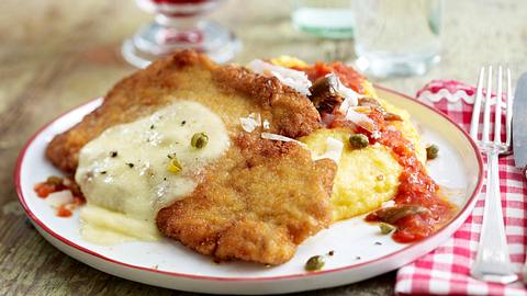 Veal Parmigiana mit Polenta Rezept - Foto: House of Food / Bauer Food Experts KG