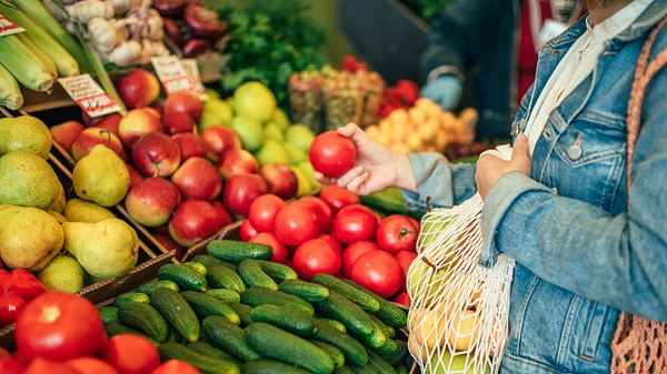 Vegan einkaufen - Foto: iStock / ArtMarie