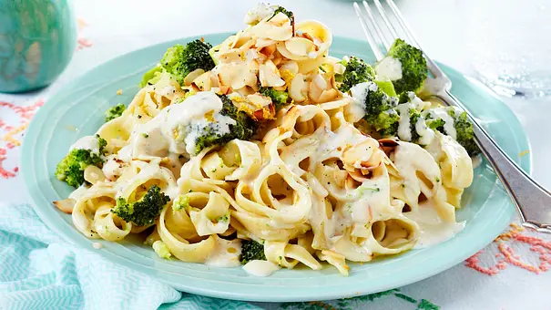 Vegane Nudelgerichte: Brokkoli-Zitronen-Nudeln - Foto: LECKER @ Bauer Media Group Vegane Nudelgerichte: Brokkoli-Zitronen-Nudeln - Foto: LECKER @ Bauer Media Group