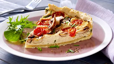Vegane Quiche mit Champignons und Tomaten Rezept - Foto: LECKER @ Bauer Media Group