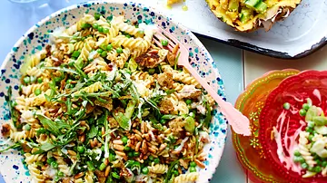Veganer Nudelsalat mit Erbsen Rezept - Foto: LECKER @ Bauer Media Group Veganer Nudelsalat mit Erbsen Rezept - Foto: LECKER @ Bauer Media Group