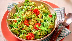 Veganer Nudelsalat mit Pesto - Foto: House of Food / Bauer Food Experts KG