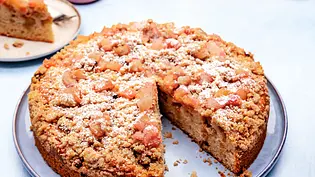 Veganer Rhabarberkuchen - Foto: ShowHeroes für LECKER @ Bauer Media Group