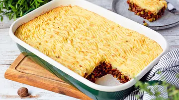 Veganer Shepherds Pie Rezept - Foto: ShowHeroes für LECKER @ Bauer Media Group Veganer Shepherds Pie Rezept - Foto: ShowHeroes für LECKER @ Bauer Media Group