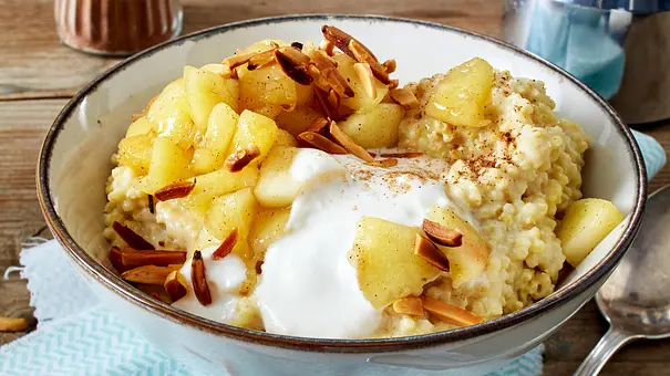 Veganes Frühstück: Hirse-Frühstück mit Apfel-Zimt-Kompott - Foto: LECKER @ Bauer Media Group Veganes Frühstück: Hirse-Frühstück mit Apfel-Zimt-Kompott - Foto: LECKER @ Bauer Media Group