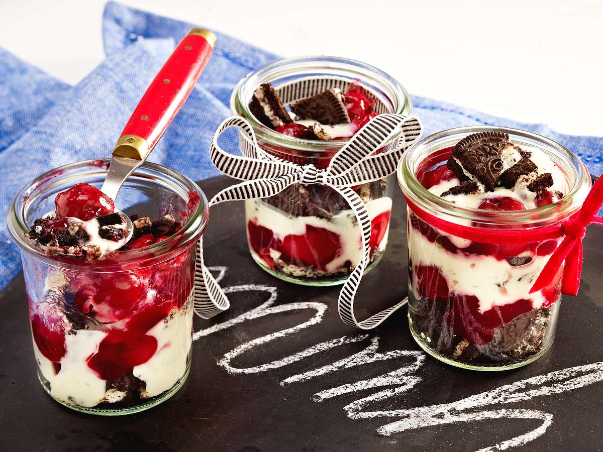 Veganes Weihnachtsmenü Dessert: Veganes Vanille-Crunch-Trifle im Glas