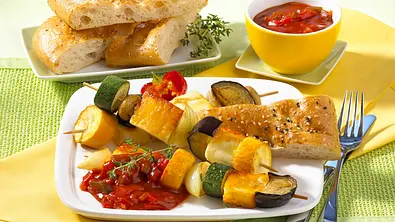 Vegetarische Halloumi-Gemüse-Spieße Rezept - Foto: LECKER @ Bauer Media Group