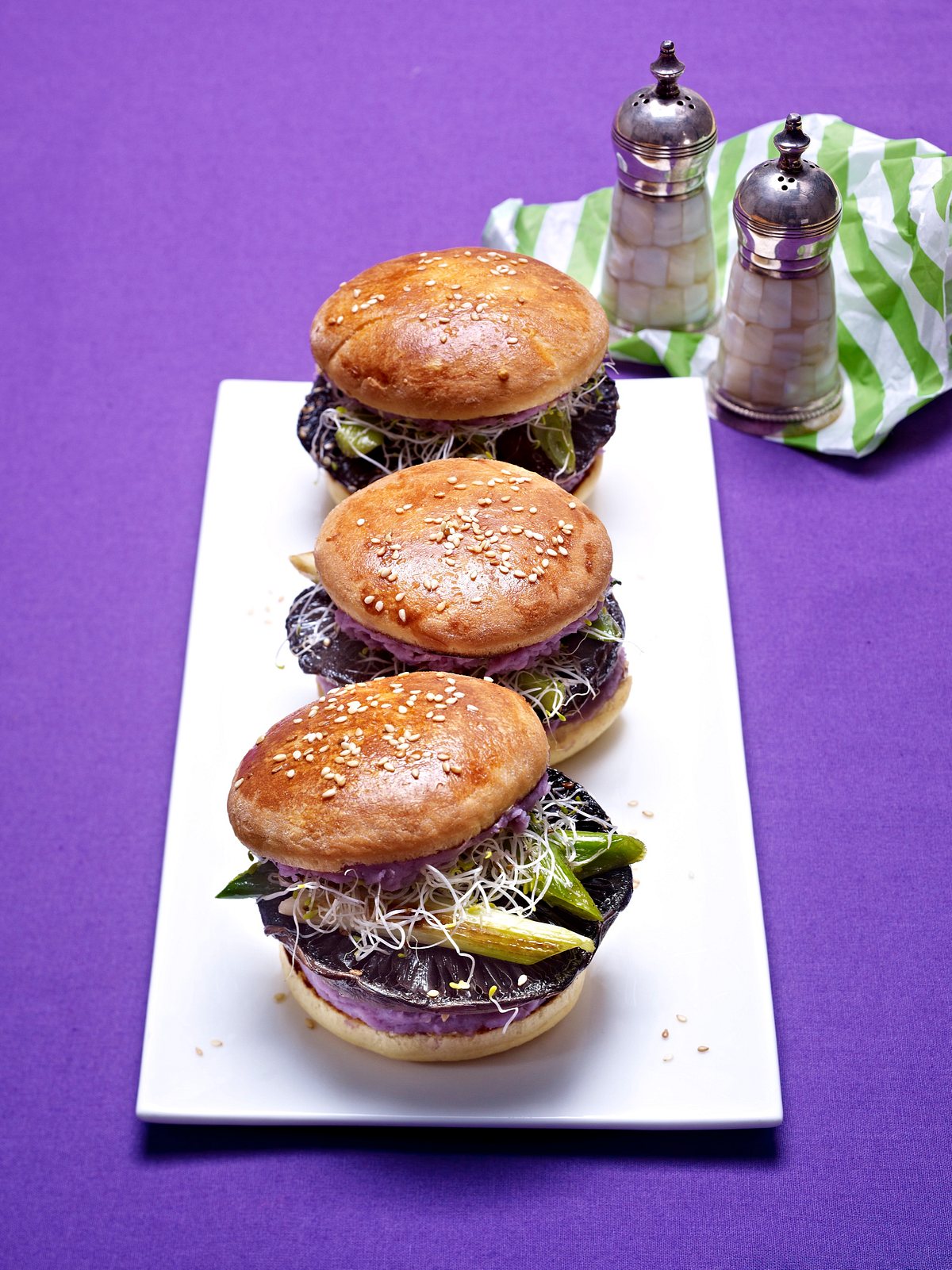 Vegetarischer Burger mit Sesam-Portobellos Rezept