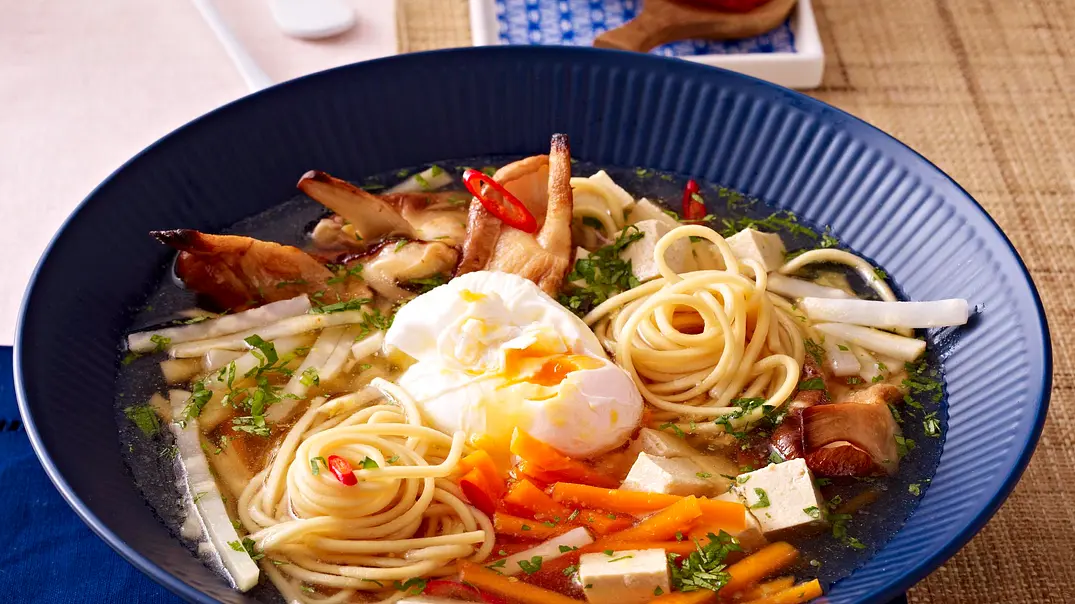 Veggi-Ramen mit Tofu Rezept - Foto: LECKER @ Bauer Media Group Veggi-Ramen mit Tofu Rezept - Foto: LECKER @ Bauer Media Group