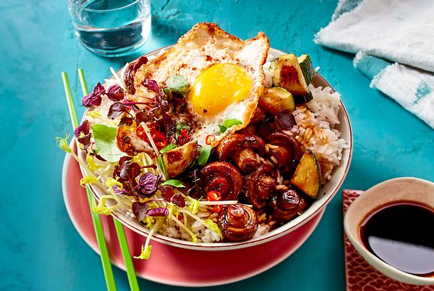 Veggie-Bowl mit Spiegelei Rezept Veggie-Bowl mit Spiegelei Rezept