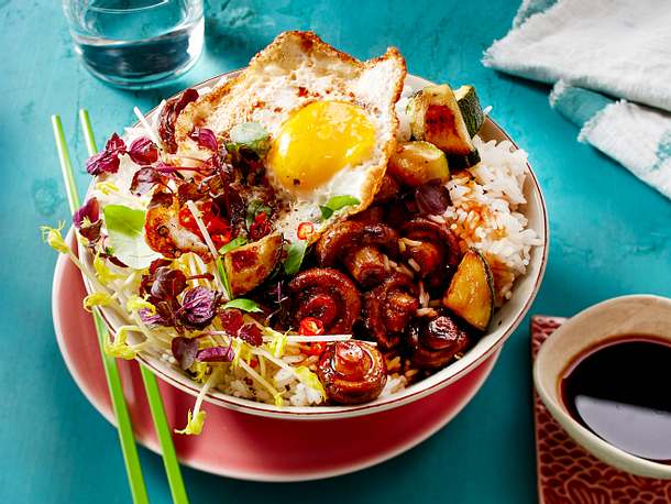 Veggie-Bowl mit Spiegelei Rezept Veggie-Bowl mit Spiegelei Rezept
