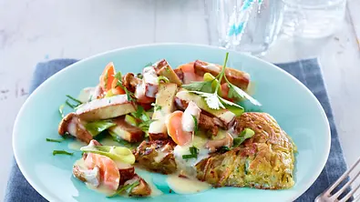 Veggie-Geschnetzeltes Züricher Art mit Möhren-Nuss-Rösti Rezept - Foto: LECKER @ Bauer Media Group