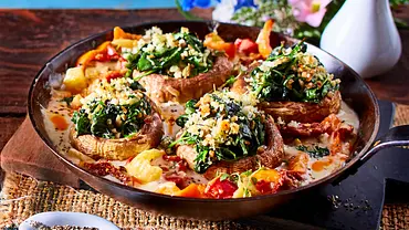 Veggie-Schmorpfanne zu Kartoffelstampf Rezept - Foto: LECKER @ Bauer Media Group Veggie-Schmorpfanne zu Kartoffelstampf Rezept - Foto: LECKER @ Bauer Media Group
