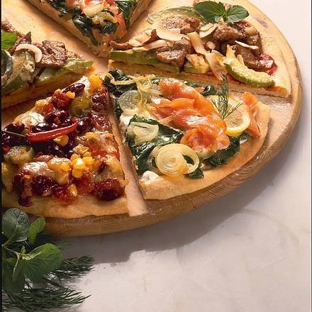 Verschiedene Pizzaböden mit unterschiedlichen Belägen Rezept Verschiedene Pizzaböden mit unterschiedlichen Belägen Rezept