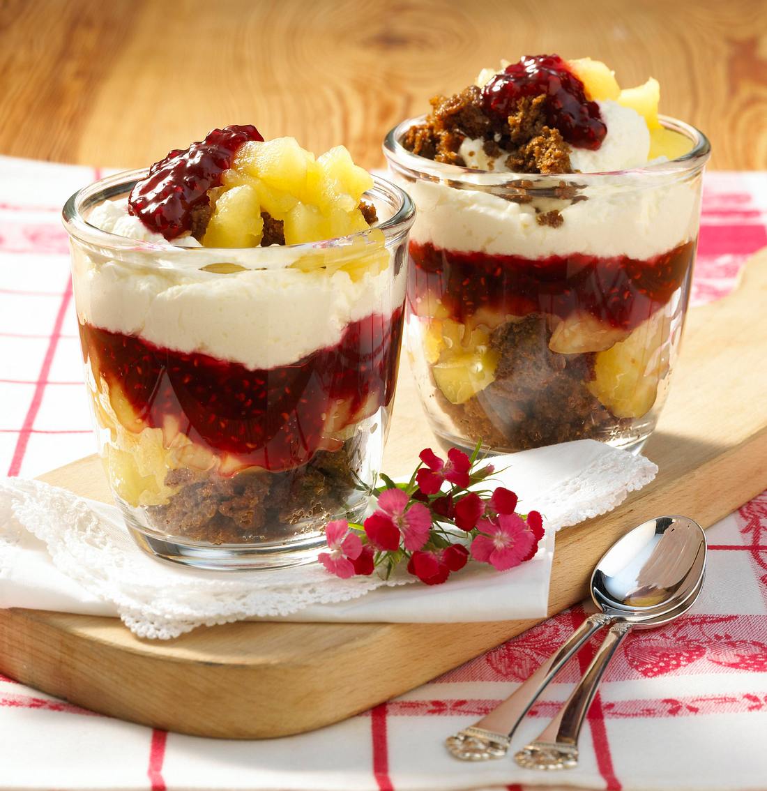 Verschleiertes Bauernmädchen (Dänische Apfelspeise) Rezept Verschleiertes Bauernmädchen (Dänische Apfelspeise) Rezept