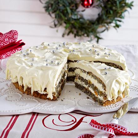 Verschneite Mohnbiskuittorte Rezept