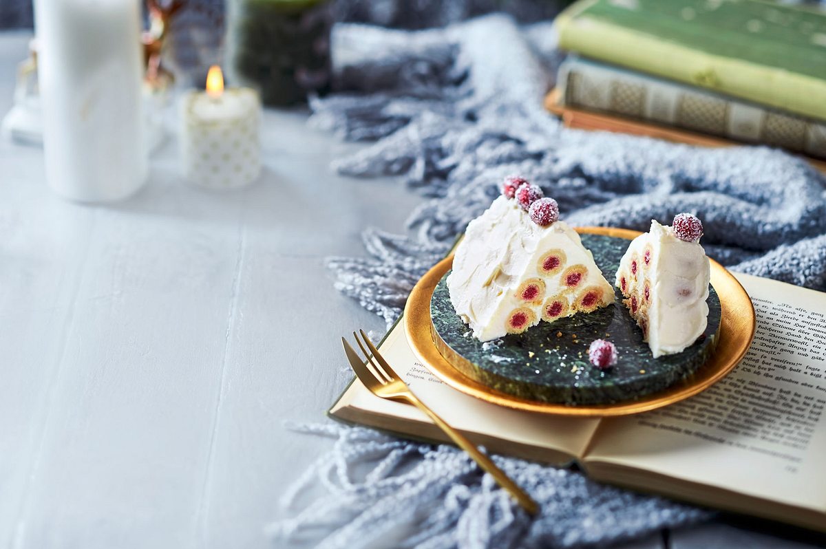 Verschneites Knusperhäuschen mit Cranberry-Keks-Balken Rezept